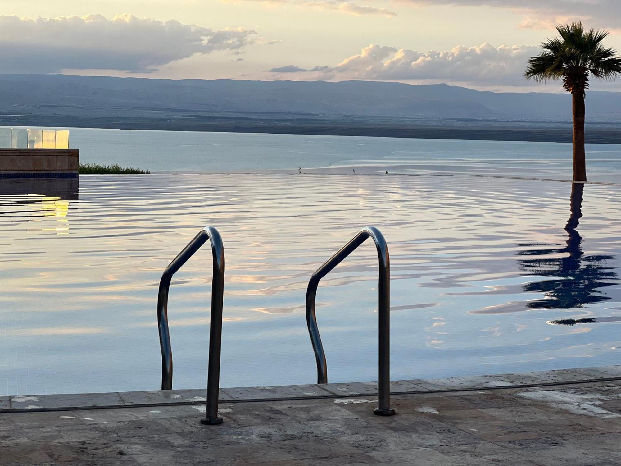 Spacious Apartments With Sea View At Samarah Resort Sweimeh Buitenkant foto